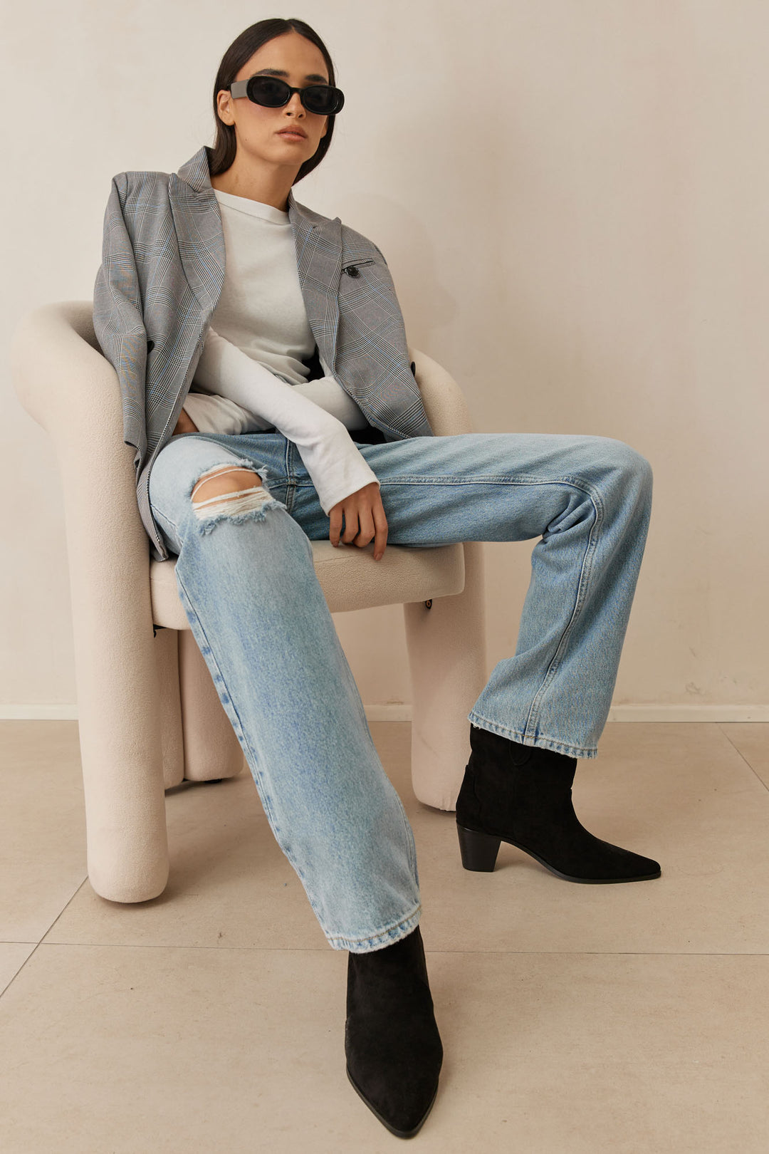 מכנסי דנים מוניקה בשילוב קרע | ג'ינס בהיר