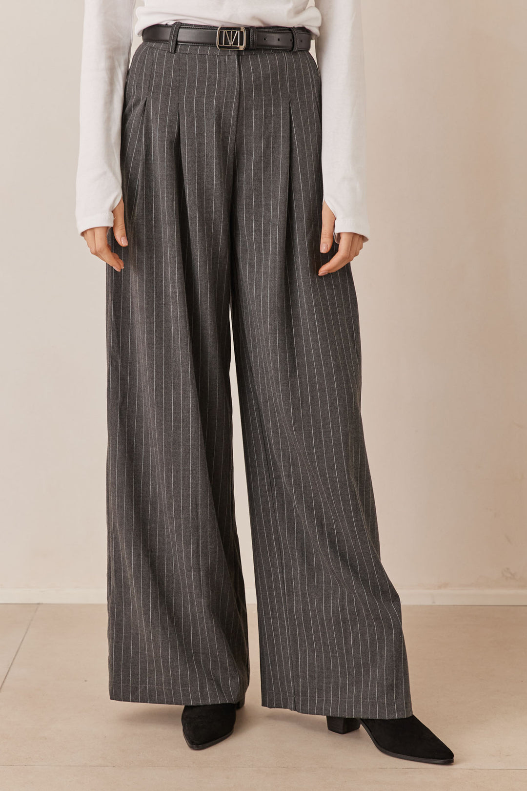 מכנסי ג'רי מחויטים | אפור/לבן