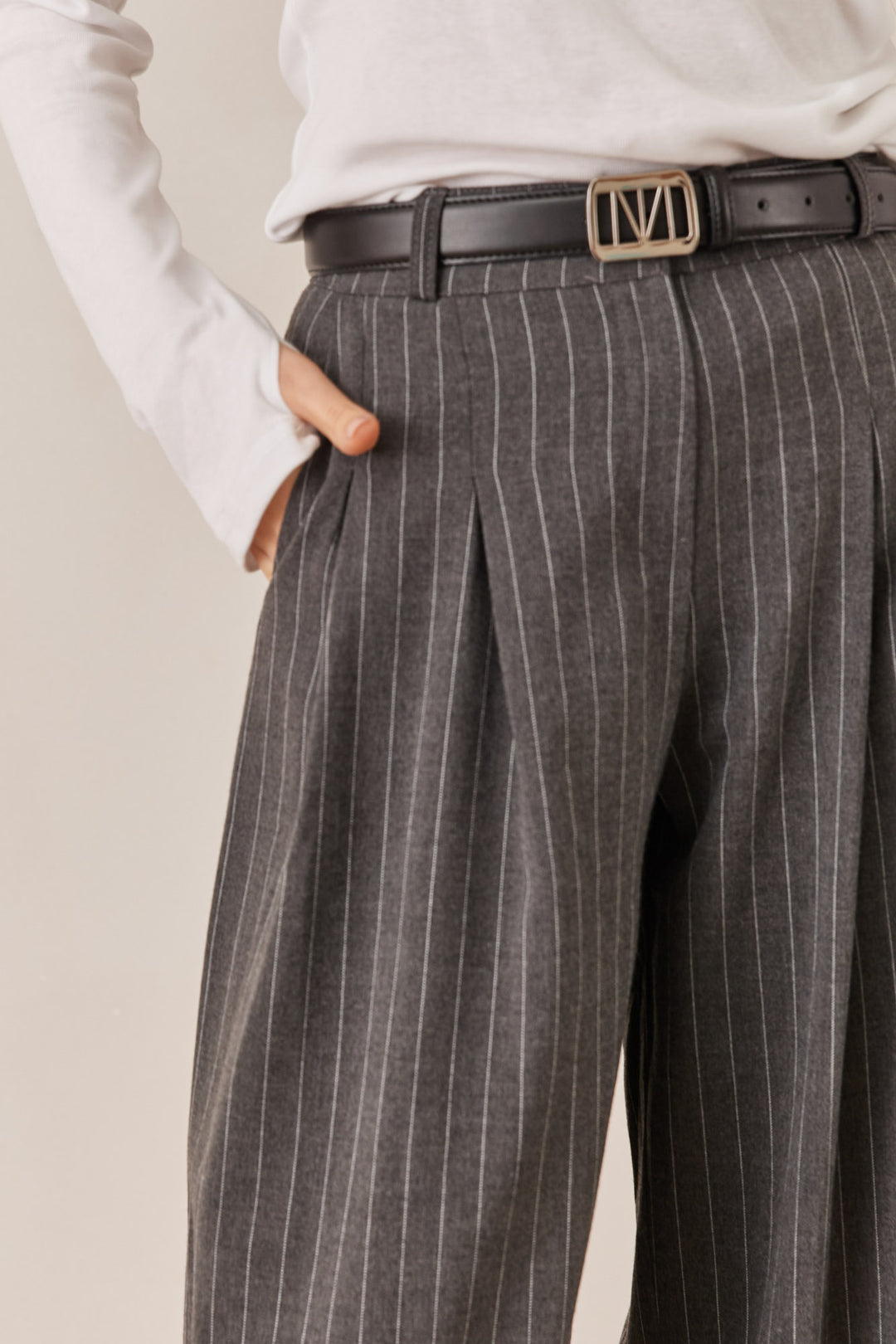 מכנסי ג'רי מחויטים | אפור/לבן