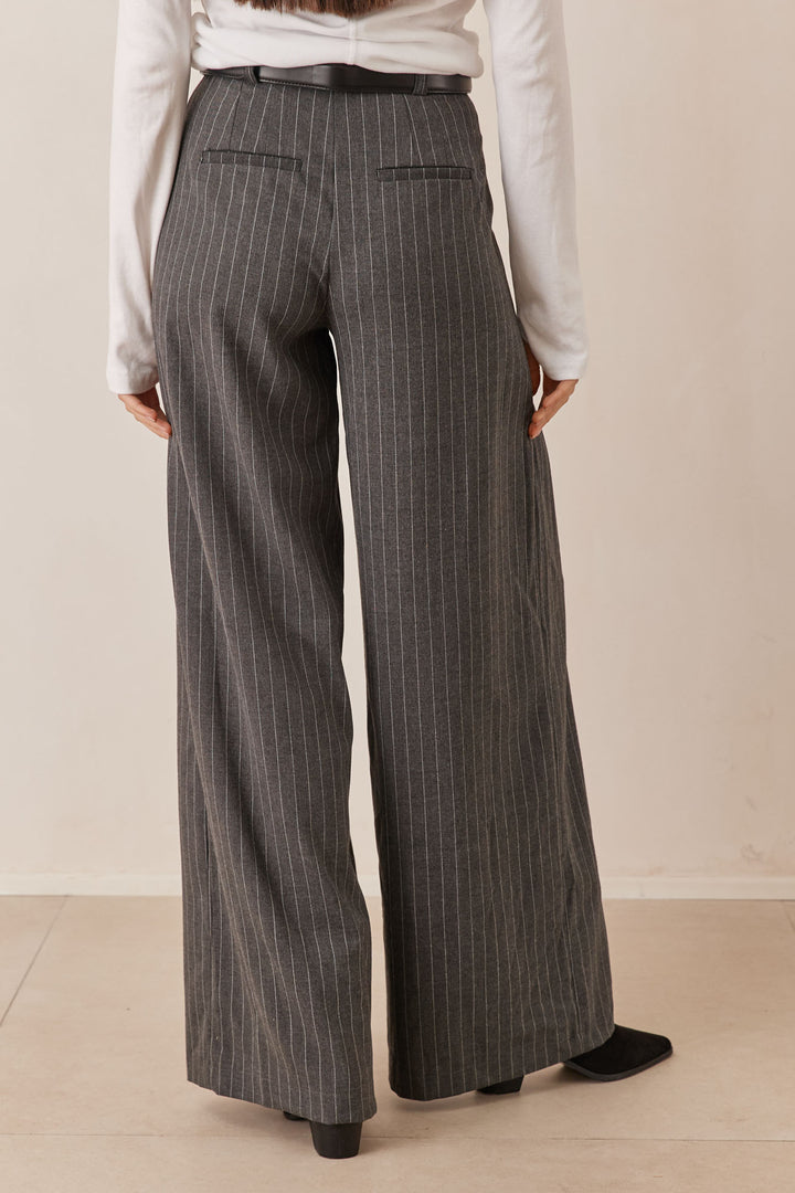 מכנסי ג'רי מחויטים | אפור/לבן