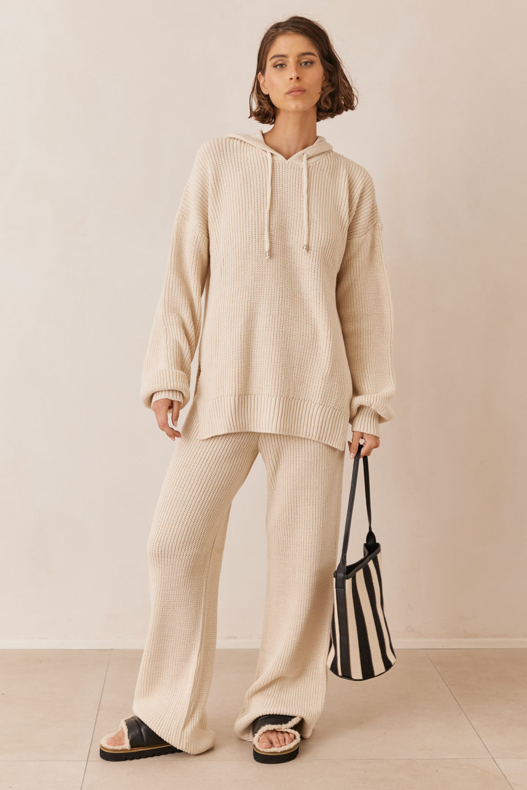 מכנסי סריג נלה בשילוב גומי במותן | בז'