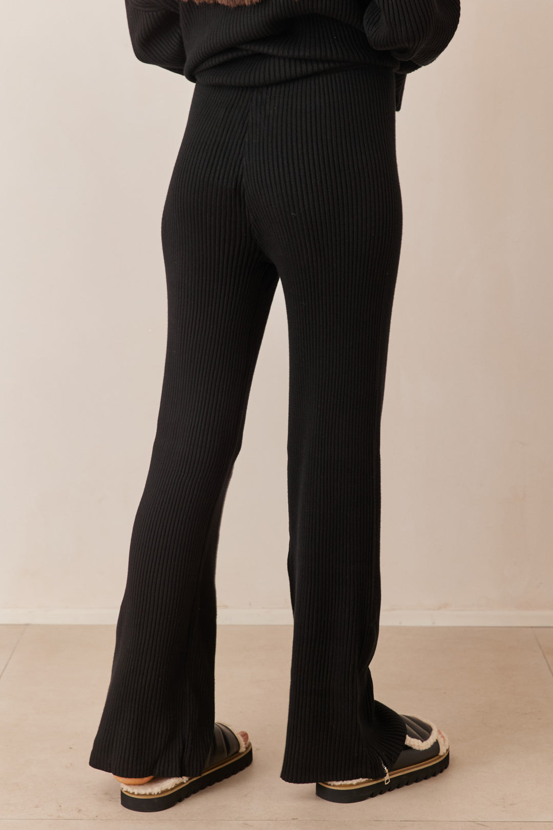 מכנסי סריג מורין בשילוב שסע | שחור