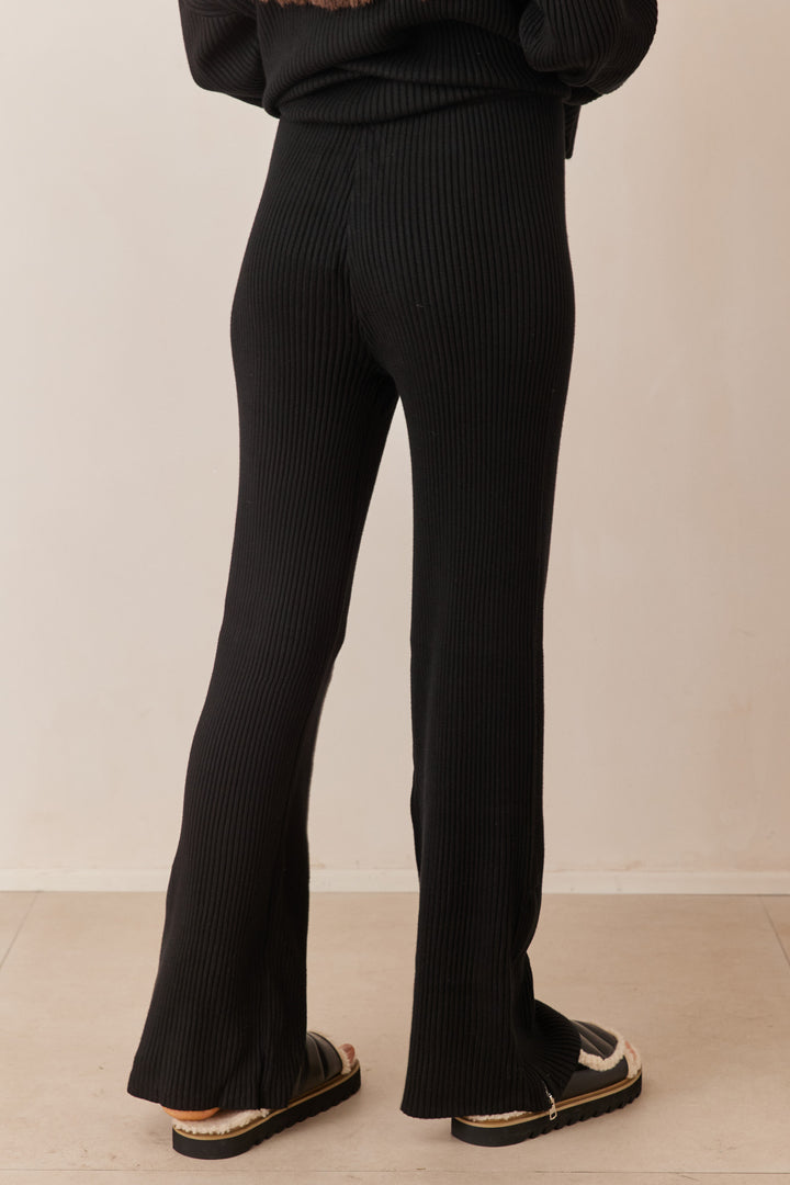 מכנסי סריג מורין בשילוב שסע | שחור