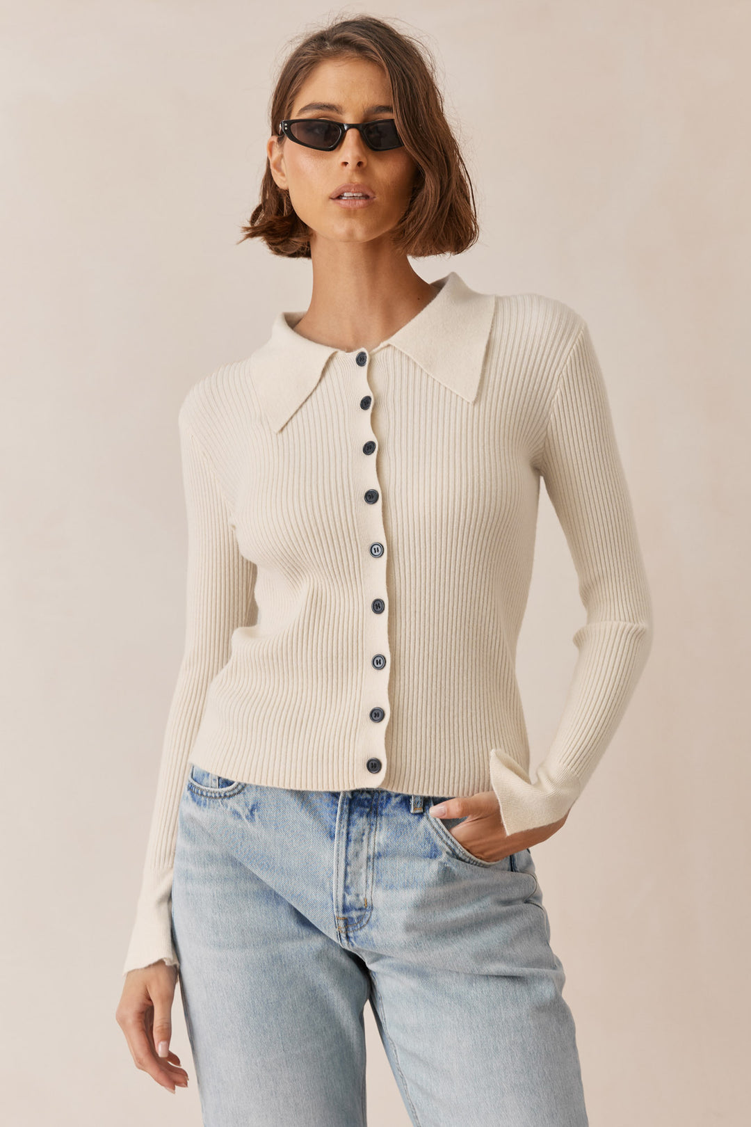 סריג איימי בשילוב כפתורים | שמנת