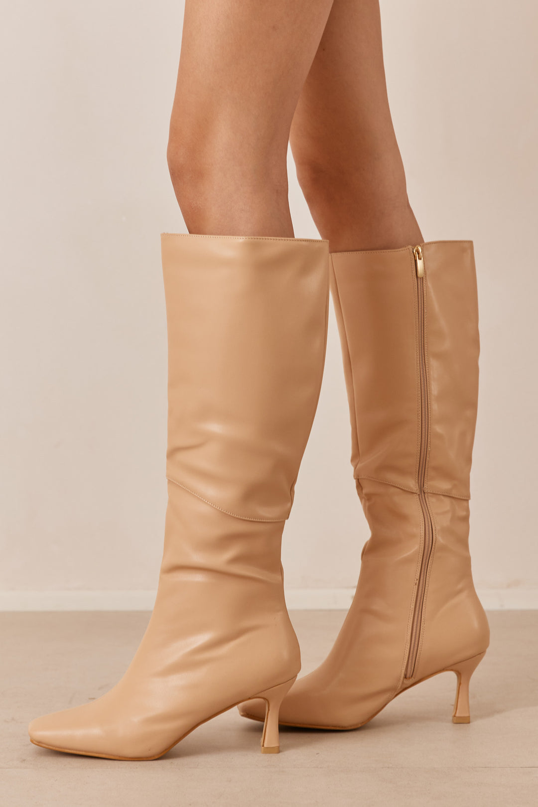 מגפי לילו דמוי עור סיומת מרובעת | בז'