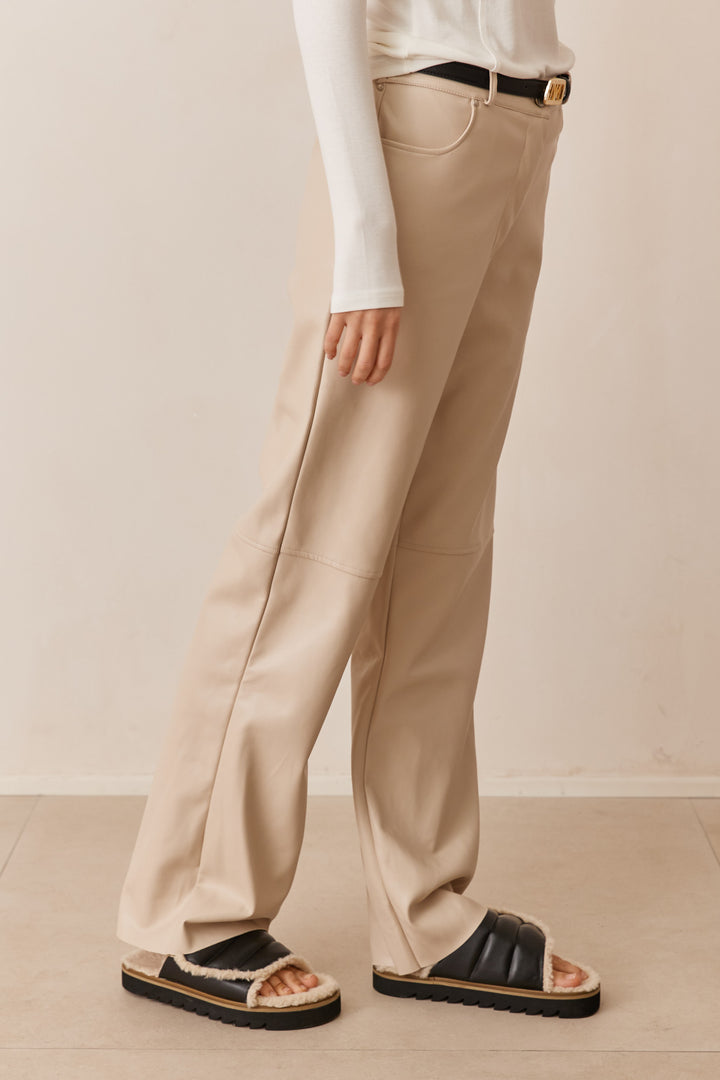 מכנסי דמוי עור הלנה | בז'