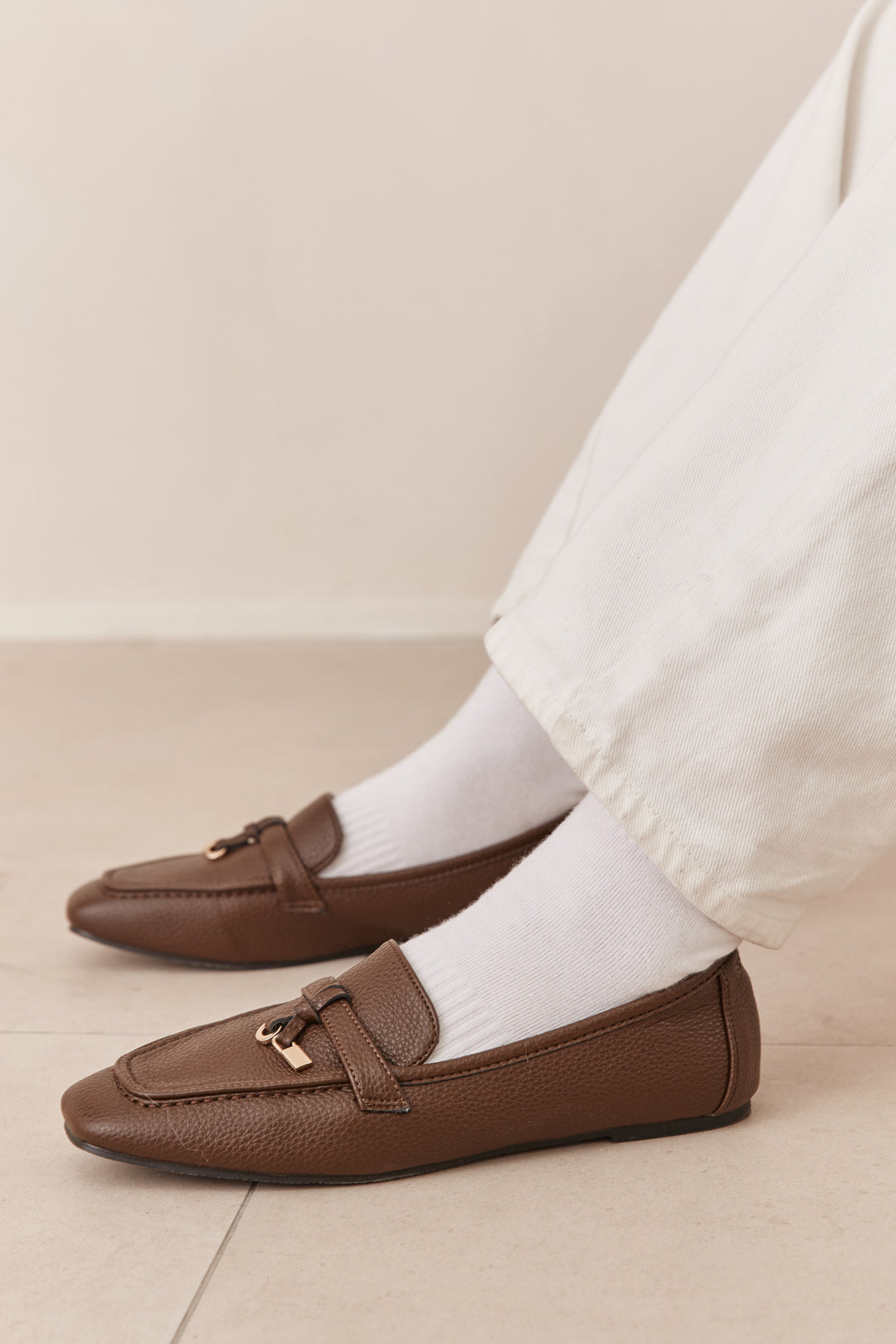 נעלי מוקסין ג'ולין דמוי עור | חום כהה