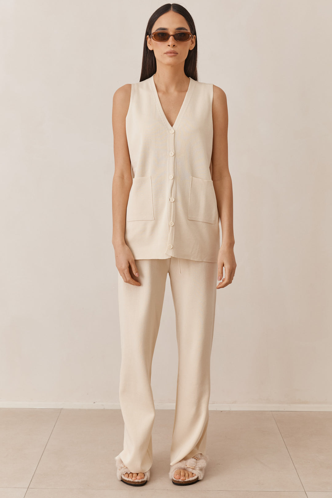 וסט סריג נואל בסגירת כפתורים | קרם