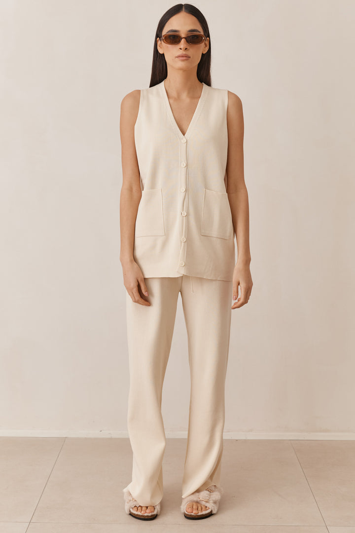 וסט סריג נואל בסגירת כפתורים | קרם