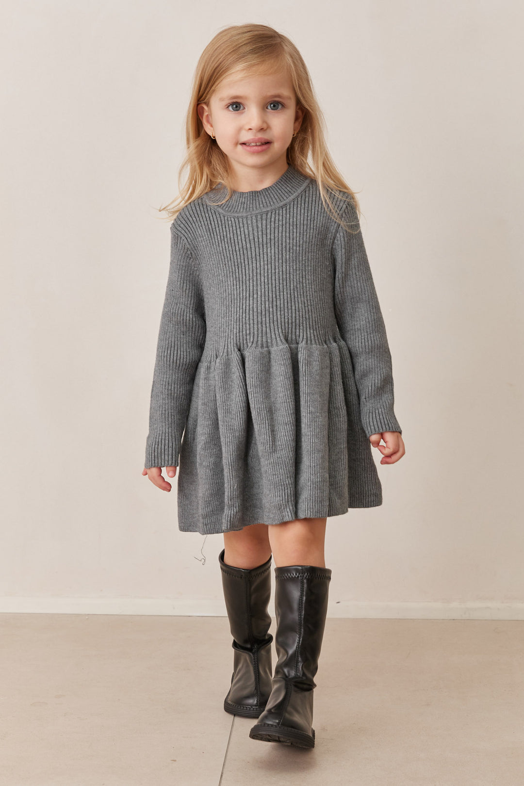 שמלת סריג גירלי | אפור כהה