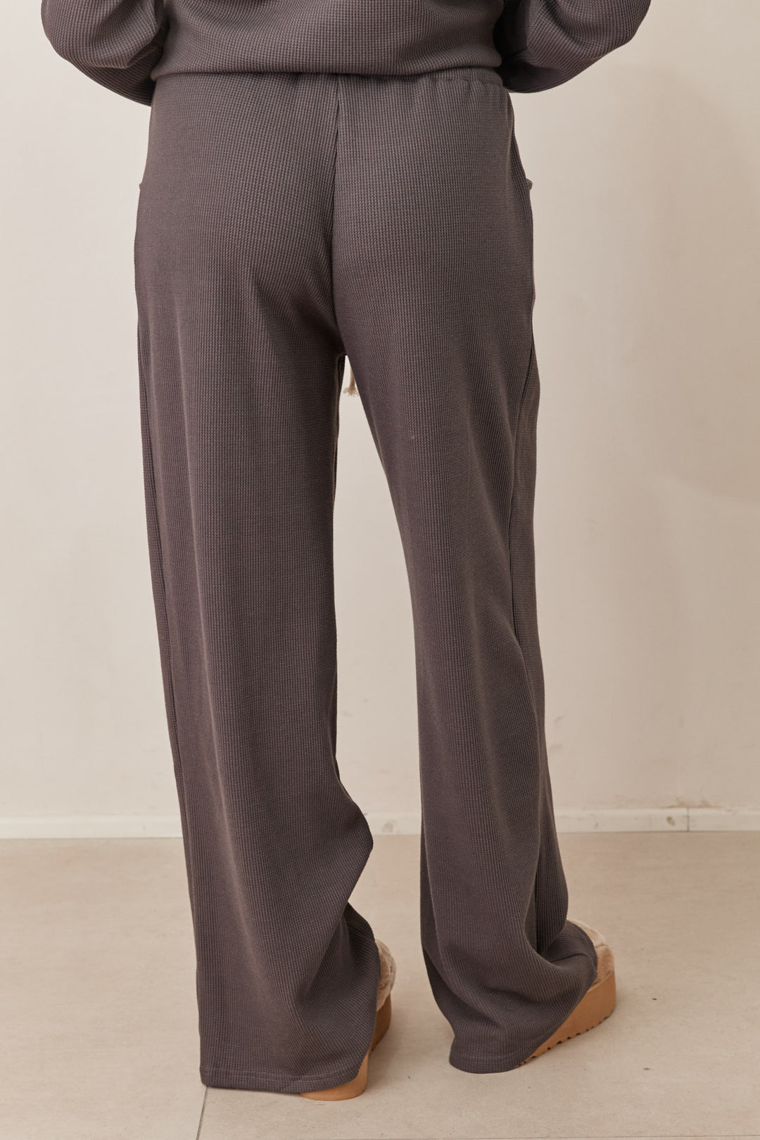 מכנסי אליסון בד וופל בשילוב רקמת לוגו | אפור כהה