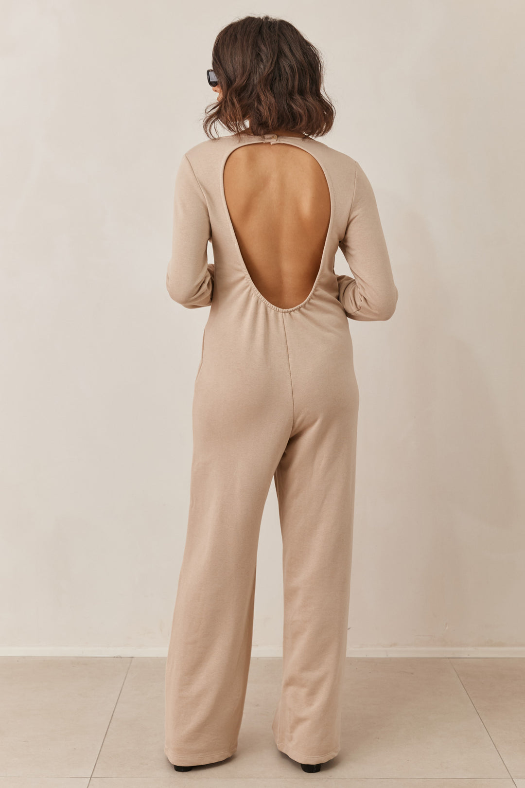 אוברול איזבל מחשוף וי | בז'