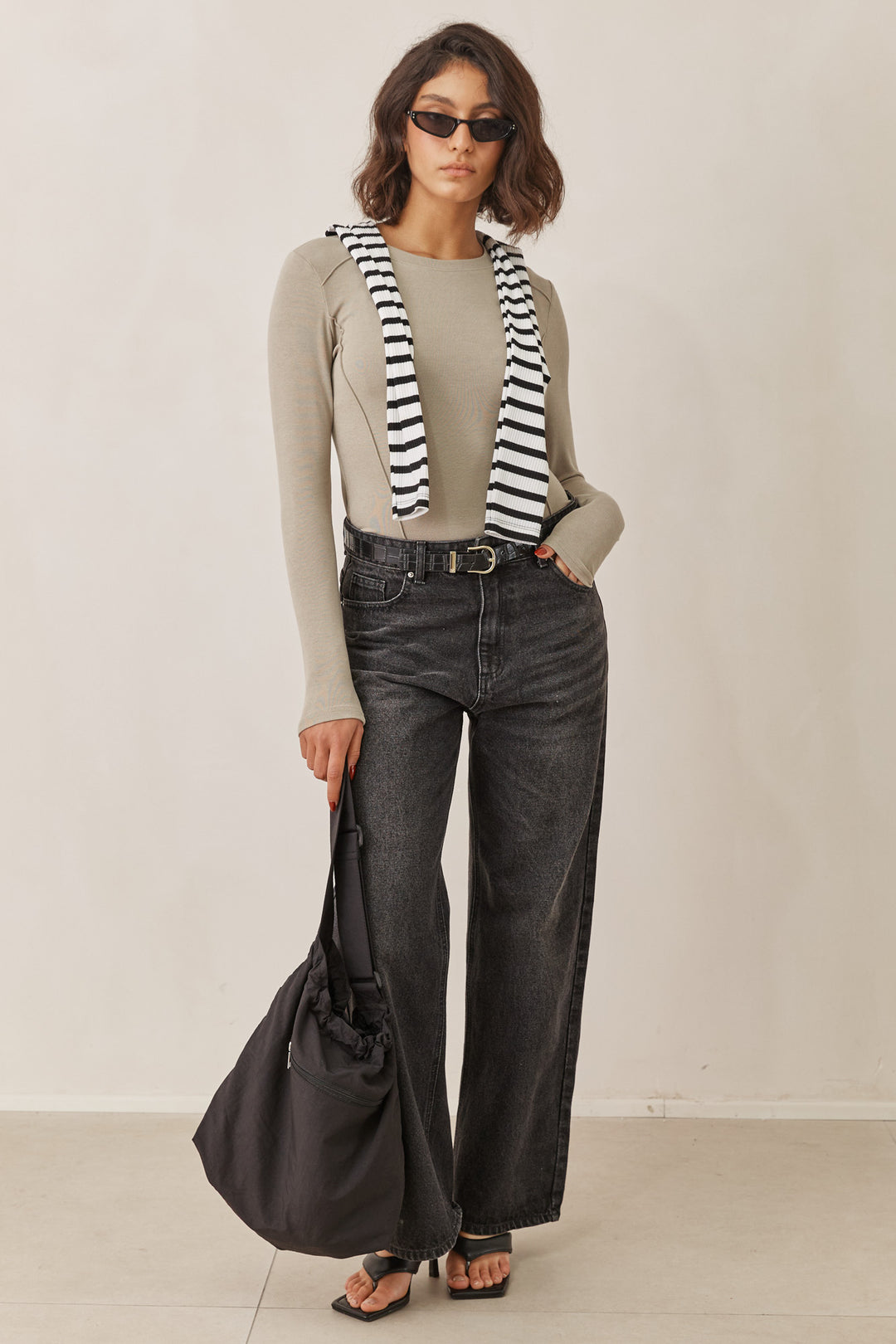 חולצת בייסיק אנג'י תיפורים בולטים | ירוק זית