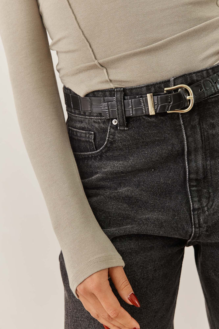 חגורת נורי טקסטורת קרוקו | שחור