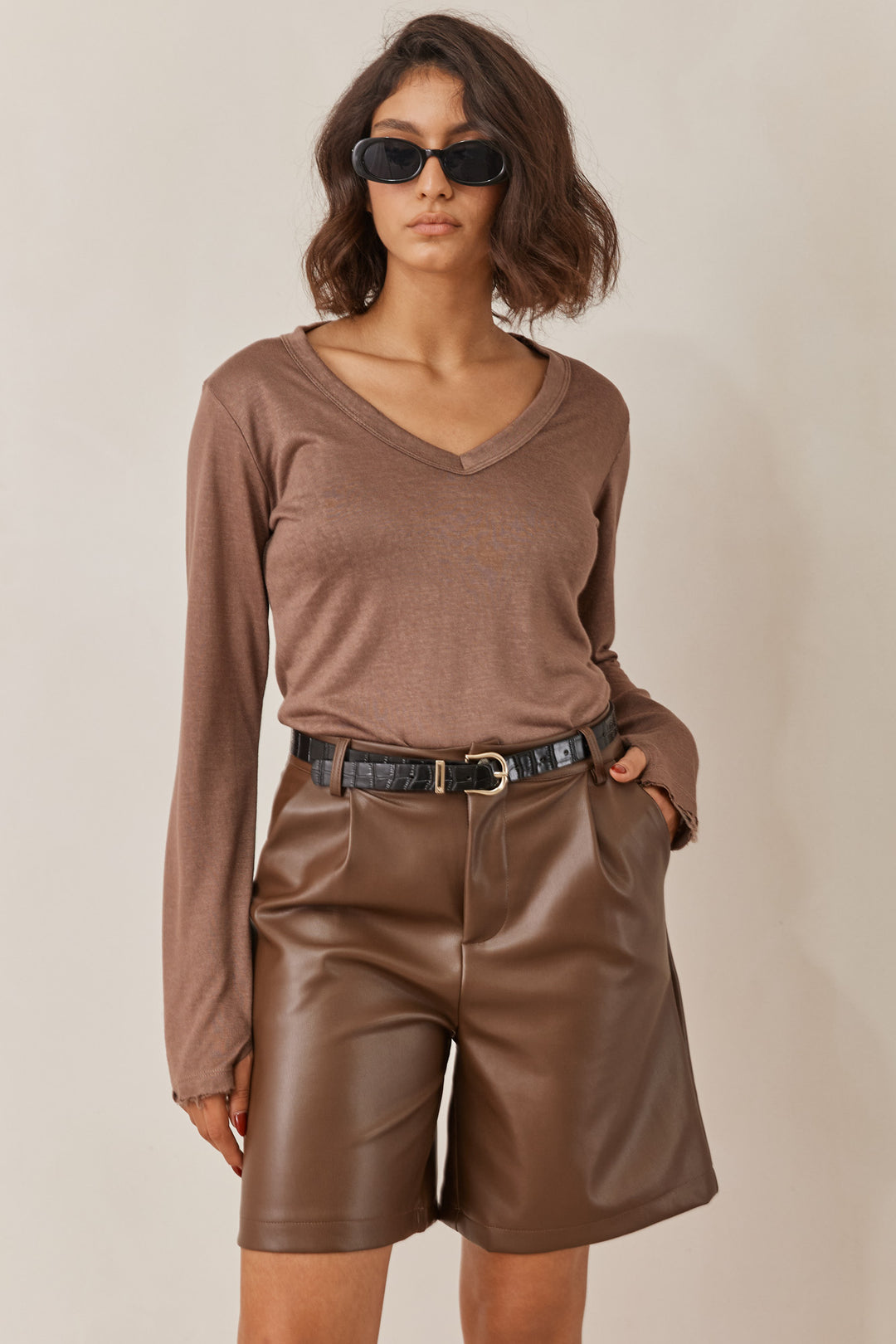 מכנסי ברמודה גרייס דמוי עור | חום