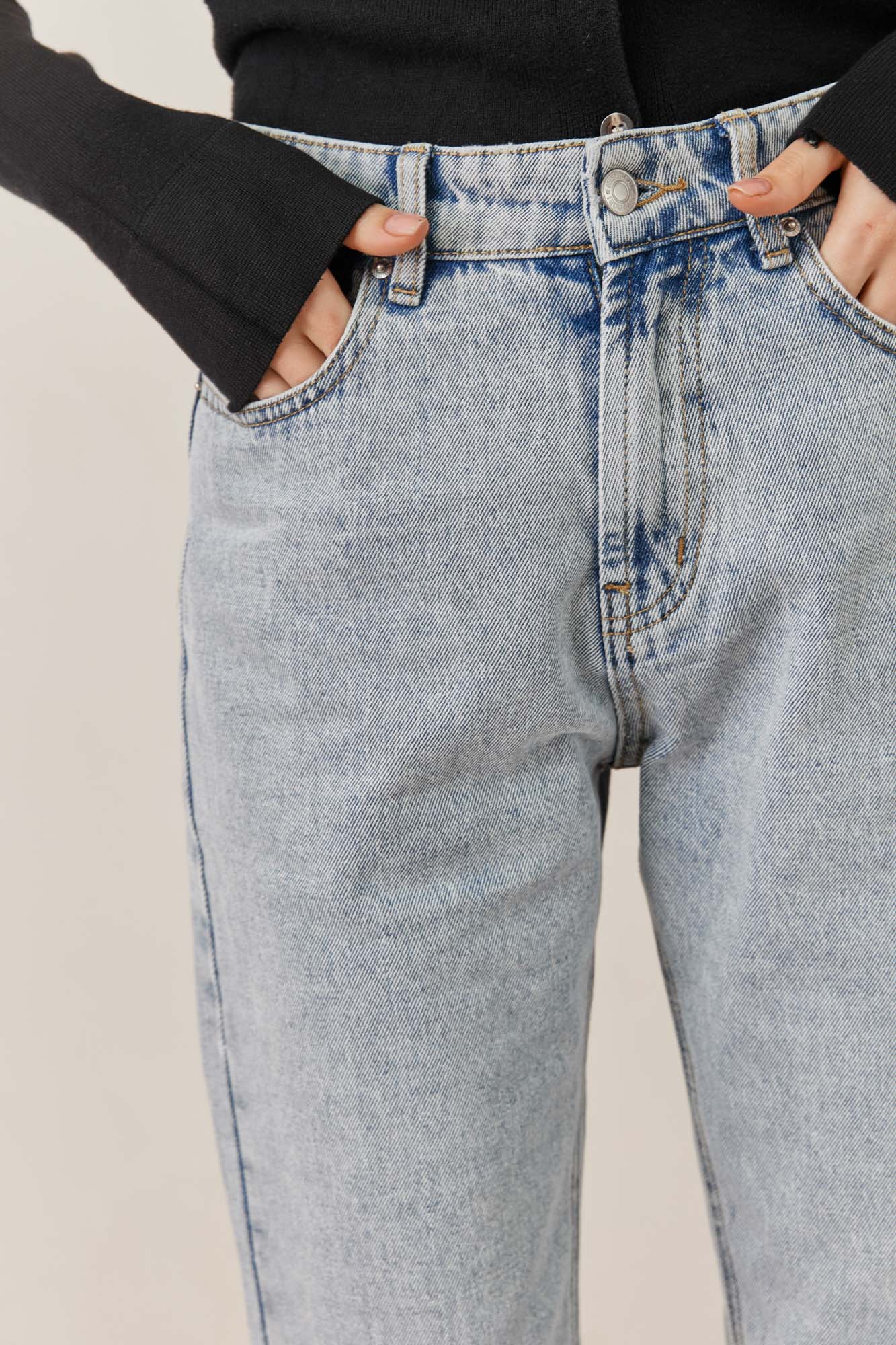 ג'ינס נורה סיומת גזורה | ג'ינס בהיר