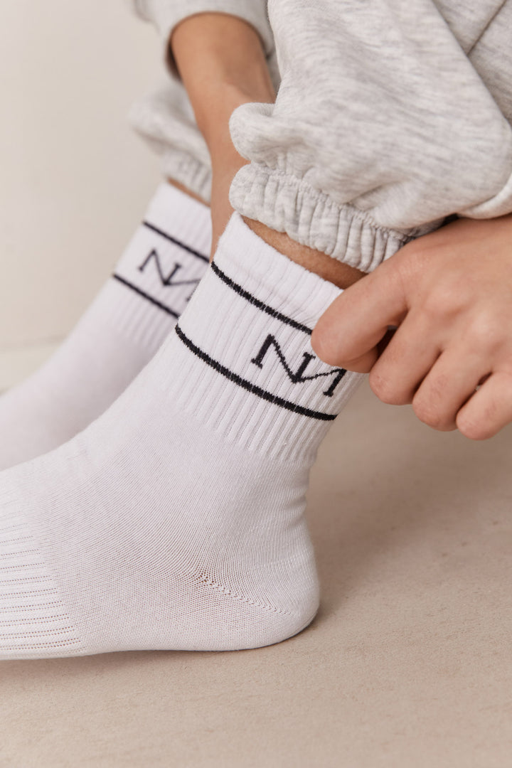 גרבי לוגו נורי | לבן