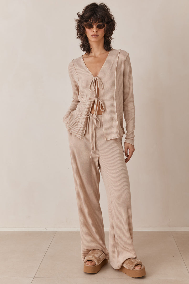 חולצת סריג לייסי בשילוב קשירה | בז'