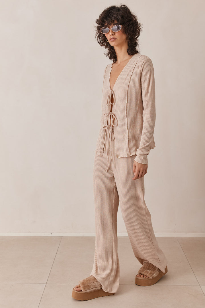 חולצת סריג לייסי בשילוב קשירה | בז'