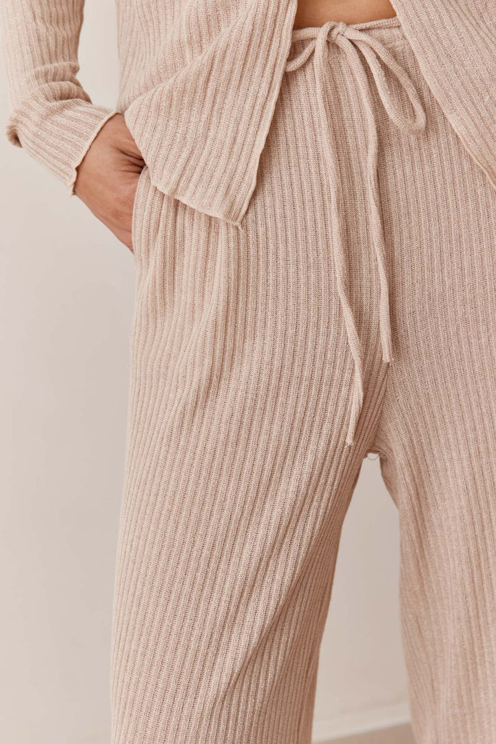 מכנסי סריג לייסי בשילוב קשירה | בז'