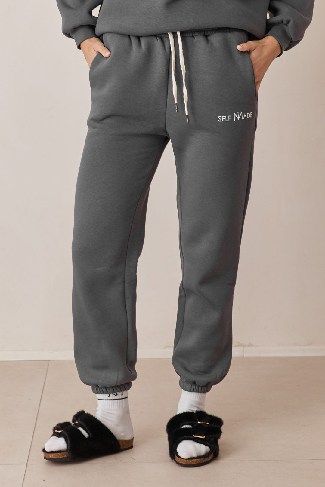 מכנסי פוטר SELF MADE | אפור כהה