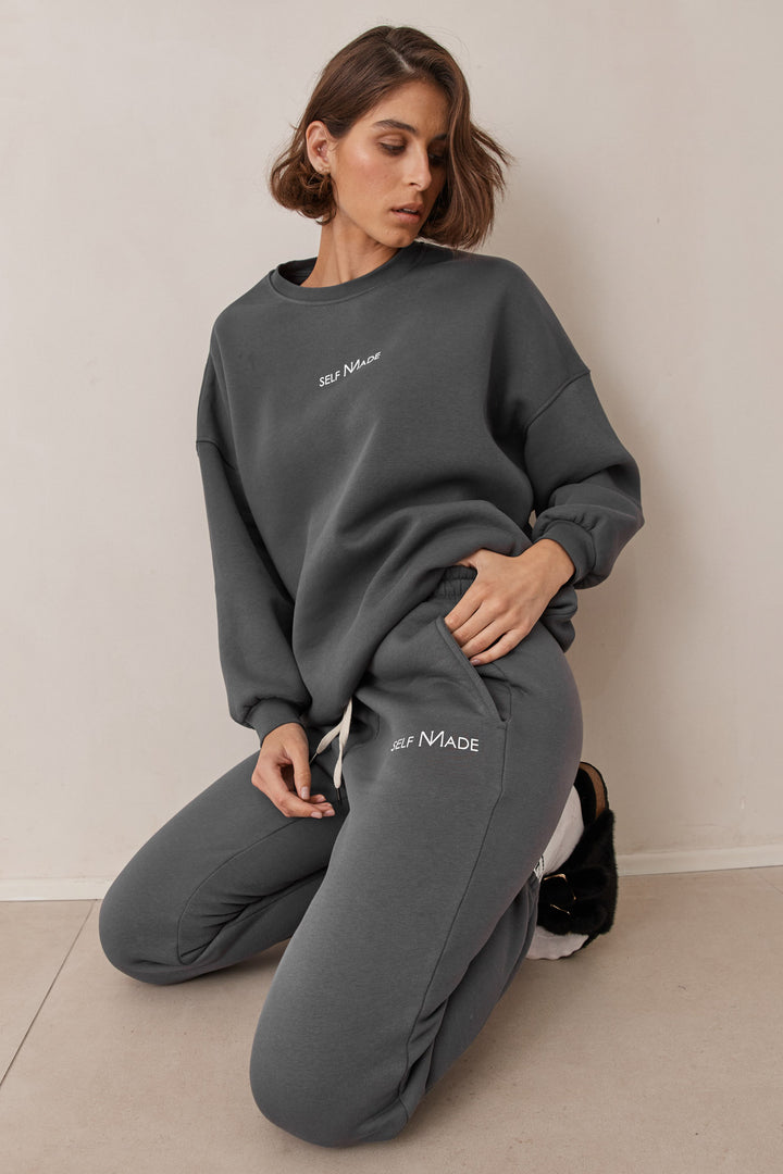 מכנסי פוטר SELF MADE | אפור כהה