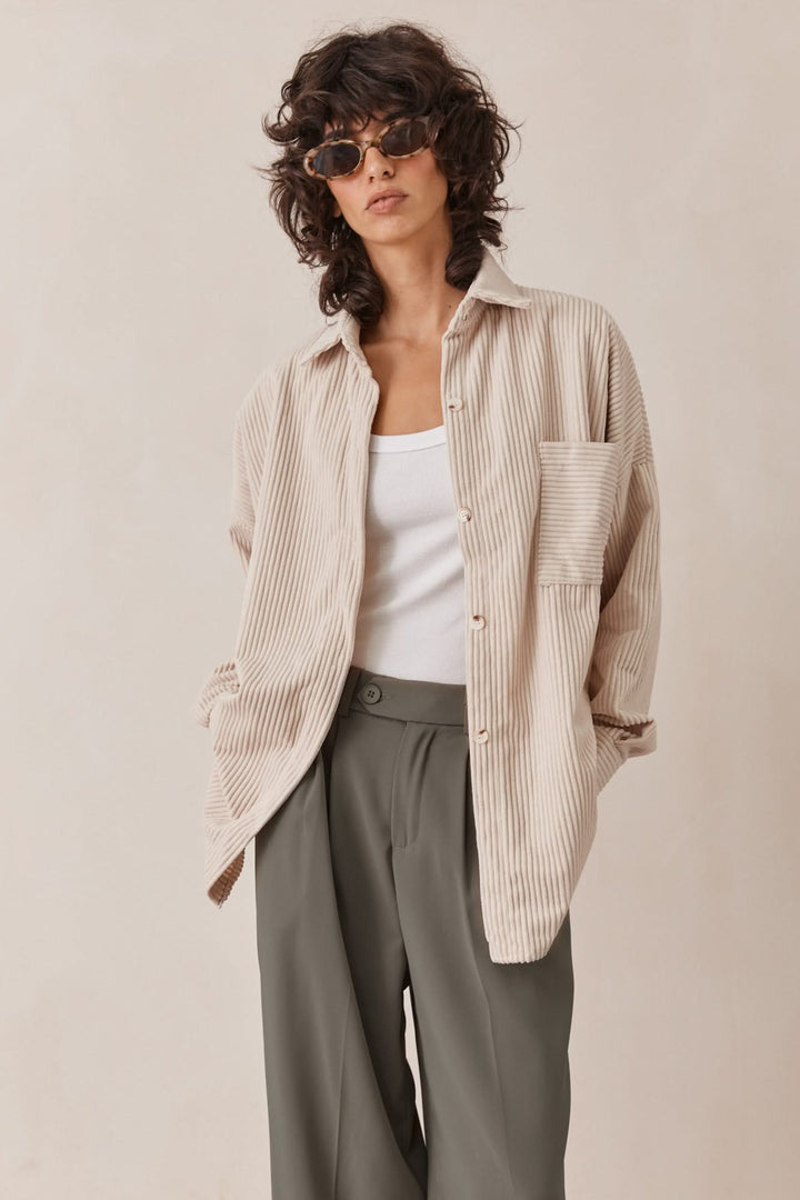 מכנסי ניקה מחויטים סגירה צידית | ירוק זית