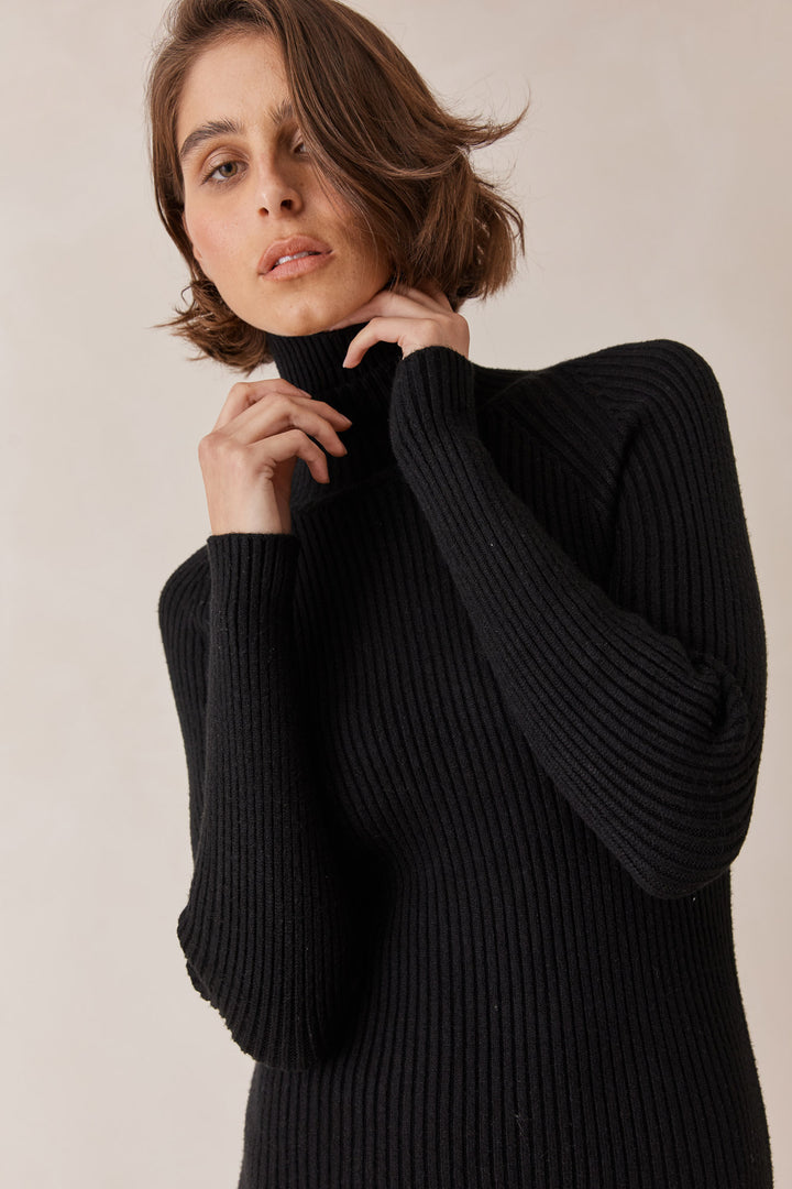 שמלת גולף קייסי אורך מידי | שחור