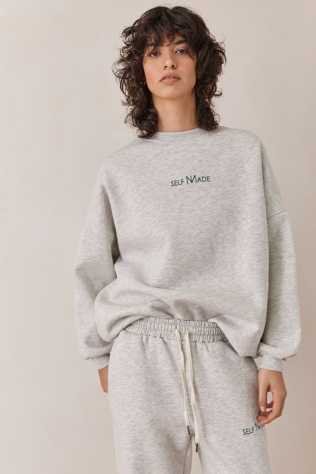 סוויטשרט פוטר אוברסייז SELF MADE | אפור בהיר