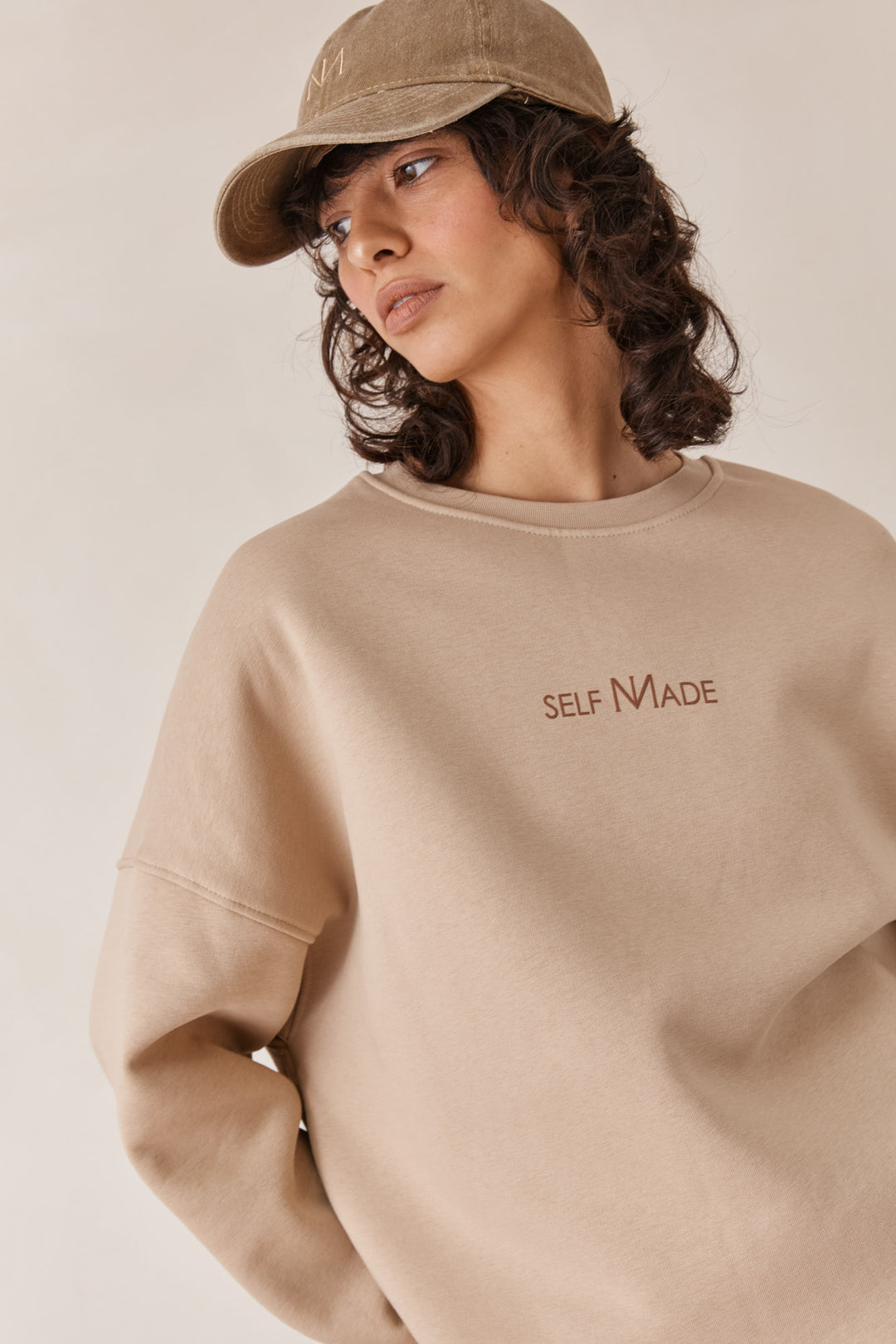 סוויטשרט פוטר אוברסייז SELF MADE | מוקה