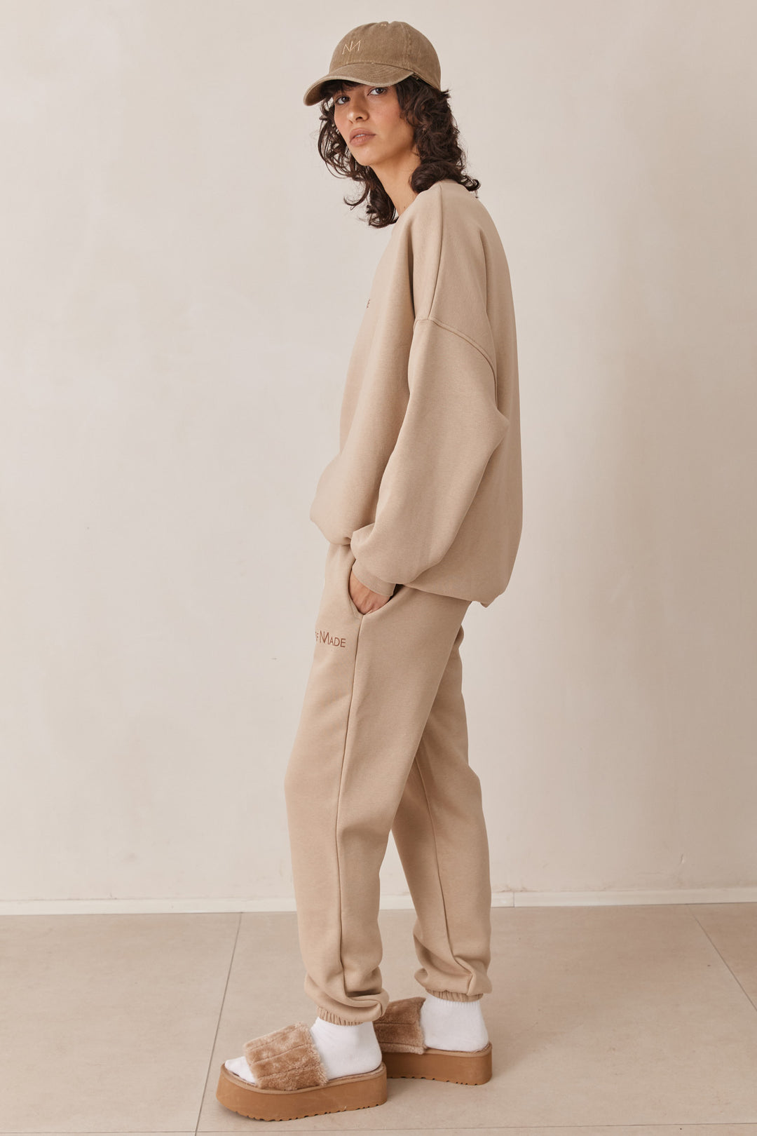 סוויטשרט פוטר אוברסייז SELF MADE | מוקה