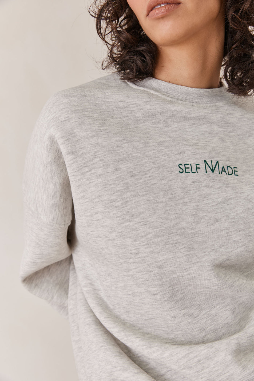 סוויטשרט פוטר אוברסייז SELF MADE | אפור בהיר