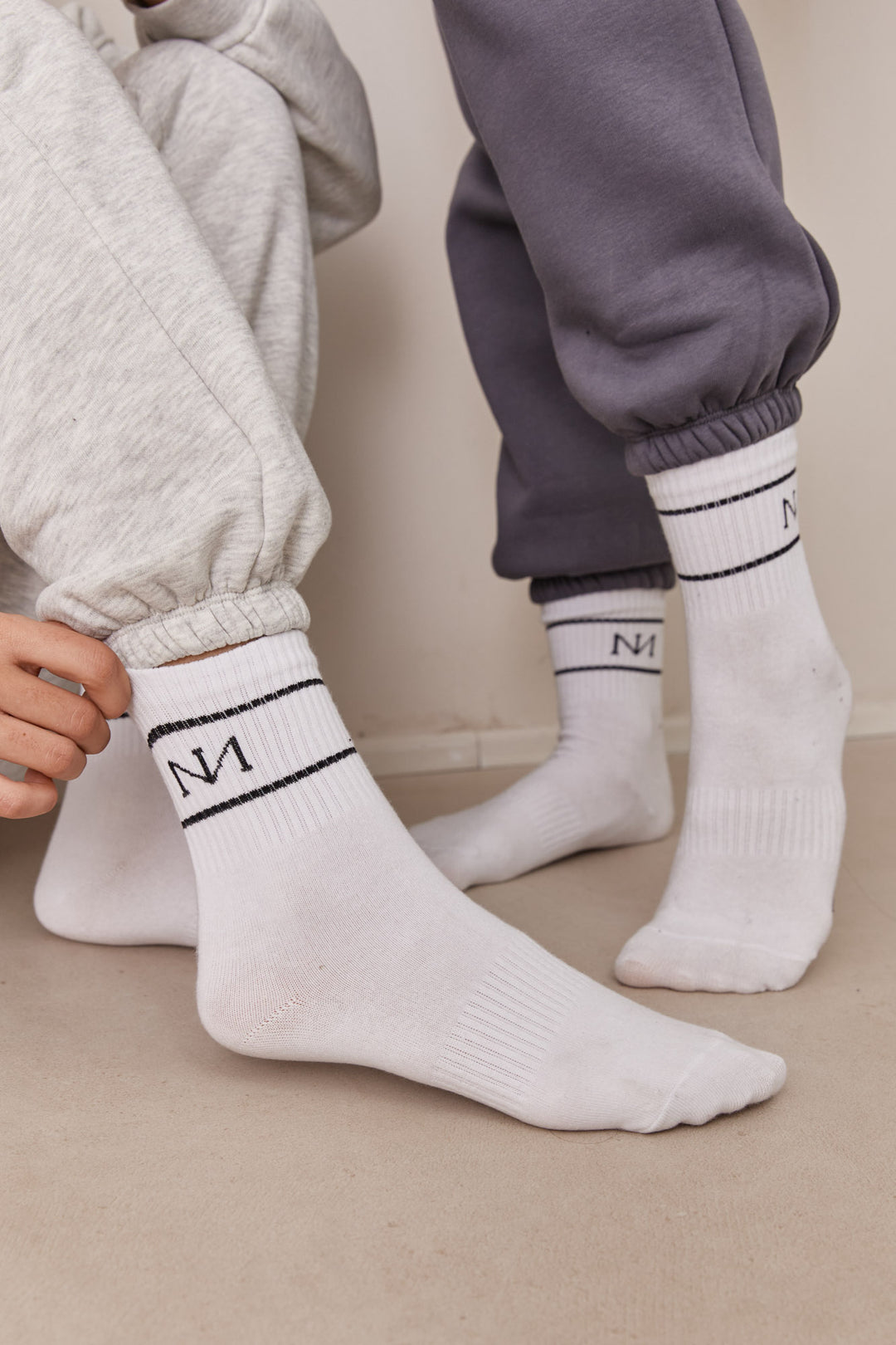 גרבי לוגו נורי | לבן