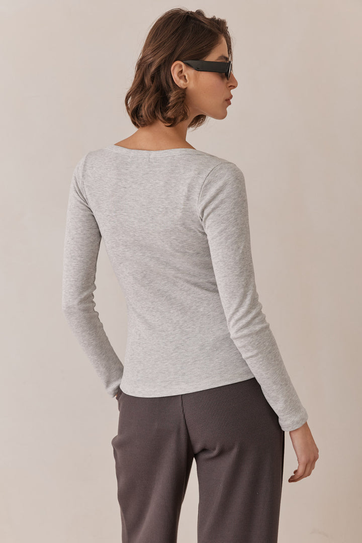 חולצת ביל בייסיק מחשוף גזור בד ריב | אפור בהיר