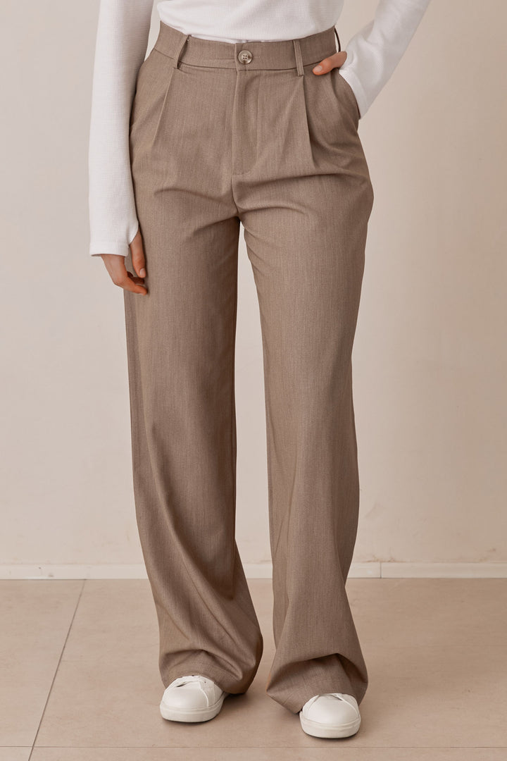 מכנסי קתרין מחויטים | חום