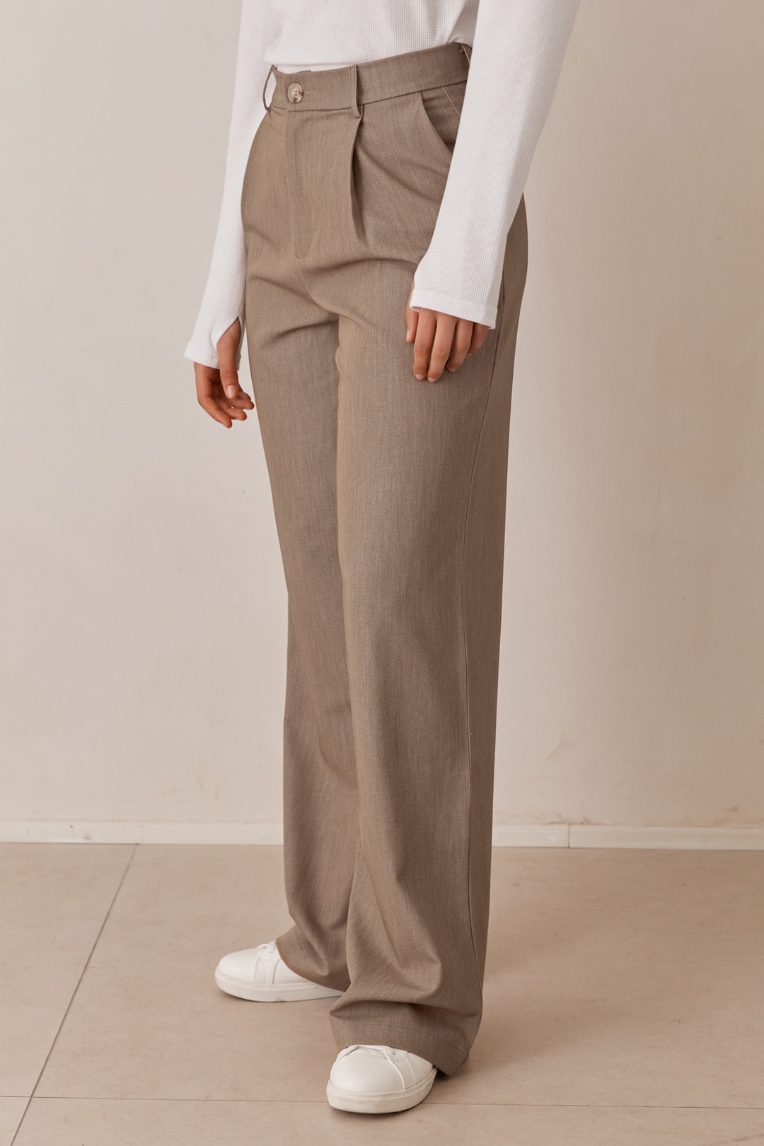 מכנסי קתרין מחויטים | חום