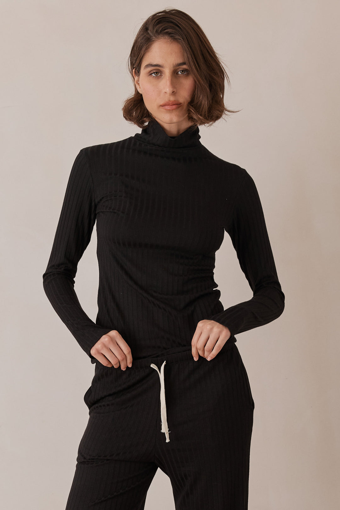 חולצת גולף קאיה שרוולי כפפה | שחור