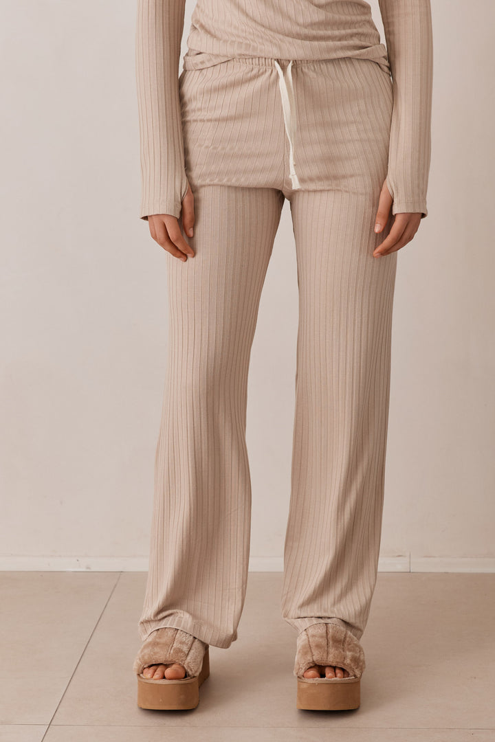 מכנסי קאיה בשילוב גומי במותן ושרוך קשירה | בז'