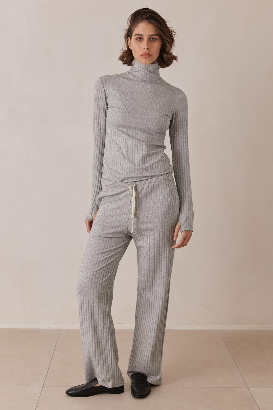 מכנסי קאיה בשילוב גומי במותן ושרוך קשירה | אפור