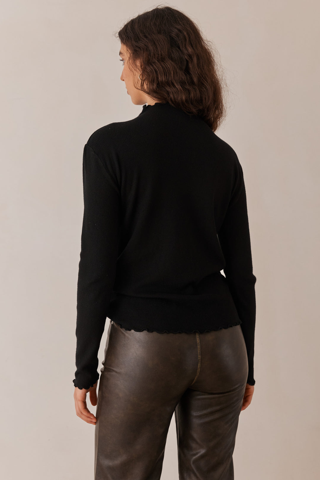 חולצת סריג קיירה חצי גולף | שחור