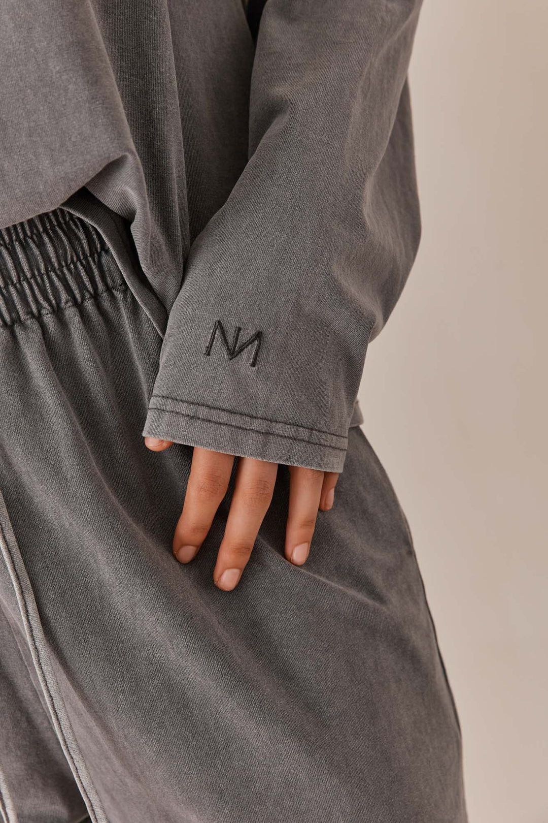 סוויטשירט נורי וואש בשילוב רקמת לוגו | אפור