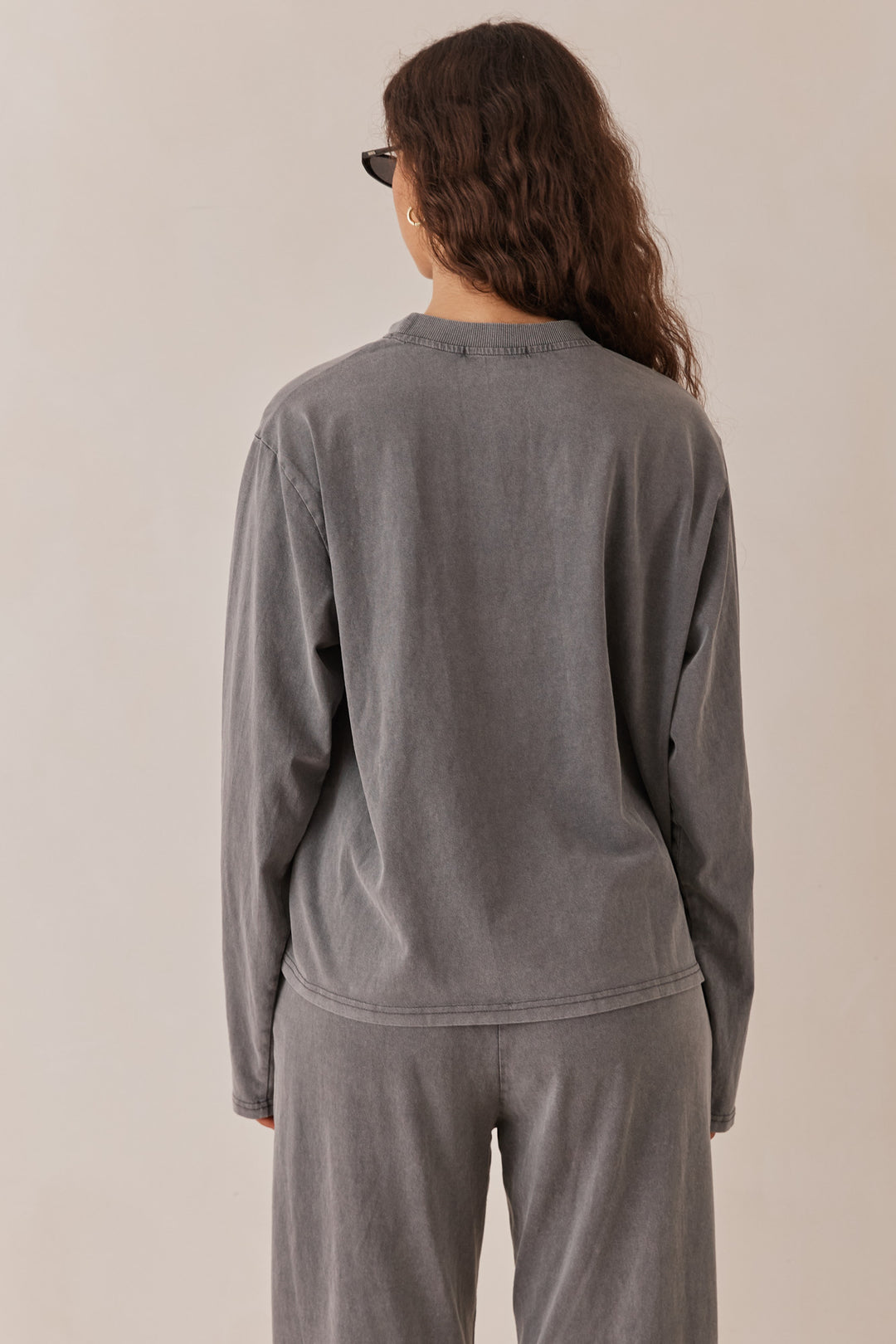 סוויטשירט נורי וואש בשילוב רקמת לוגו | אפור