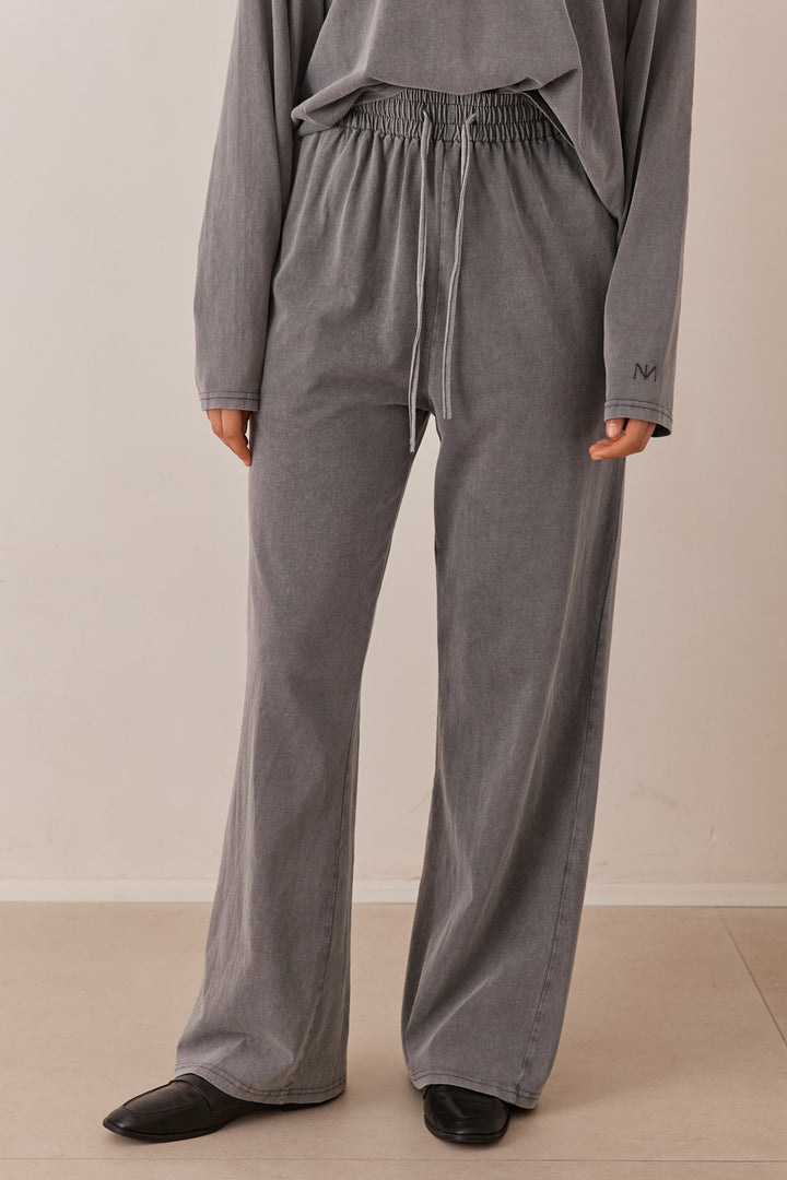 מכנסי נורי וואש בגזרה רחבה | אפור