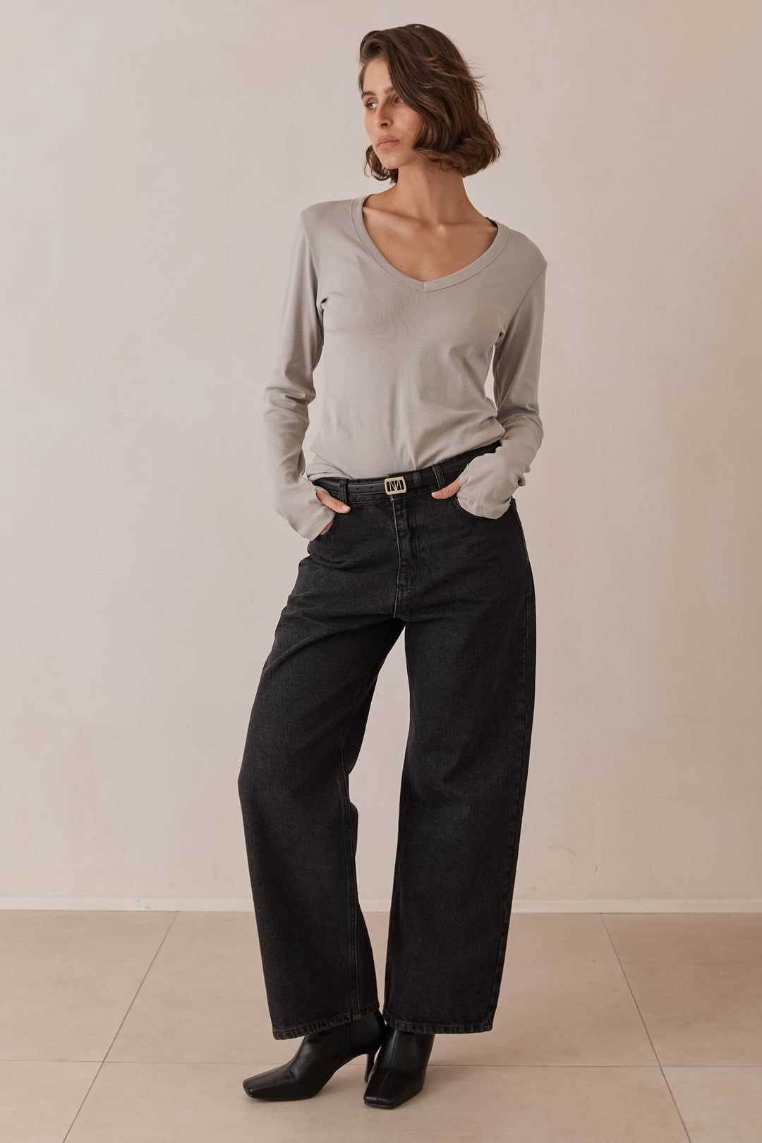 חולצת בייסיק מייגן וי שרוול כפפה | אפור אייס