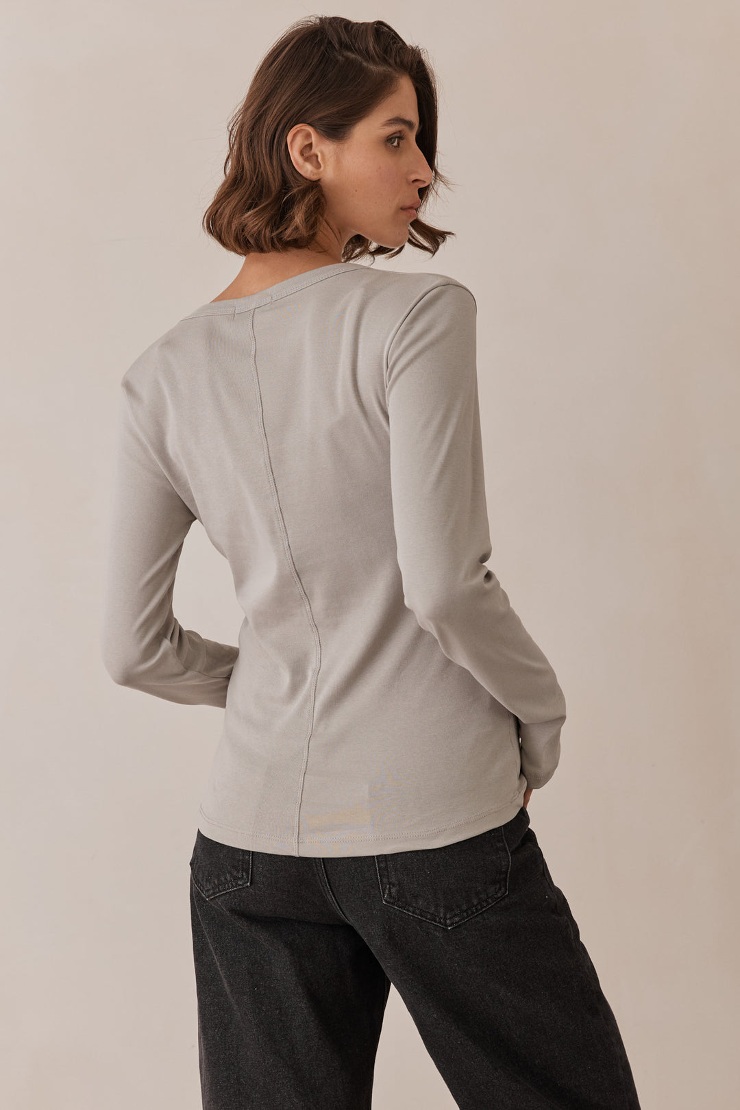 חולצת בייסיק מייגן וי שרוול כפפה | אפור אייס