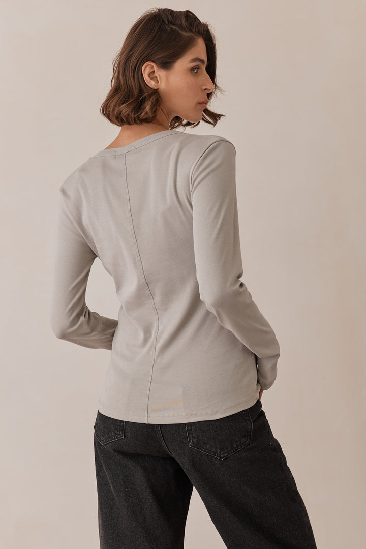 חולצת בייסיק מייגן וי שרוול כפפה | אפור אייס