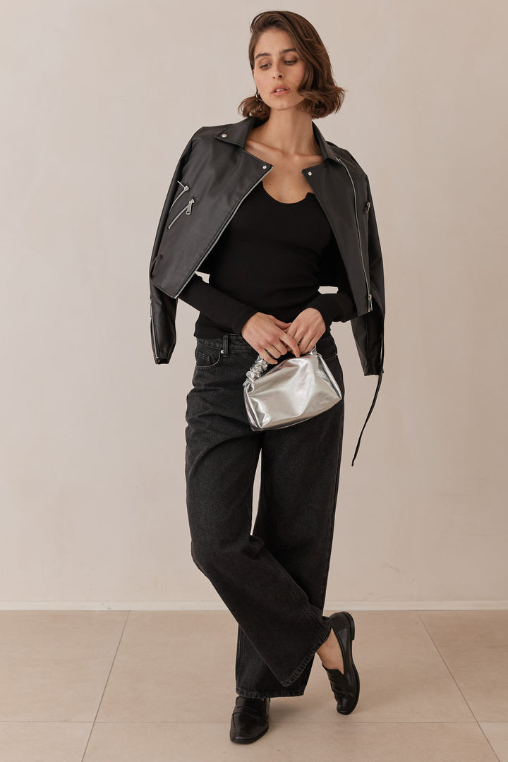 חולצת ביל בייסיק מחשוף גזור בד ריב | שחור