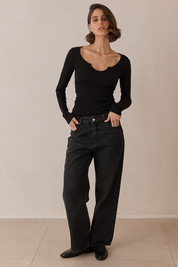 חולצת ביל בייסיק מחשוף גזור בד ריב | שחור