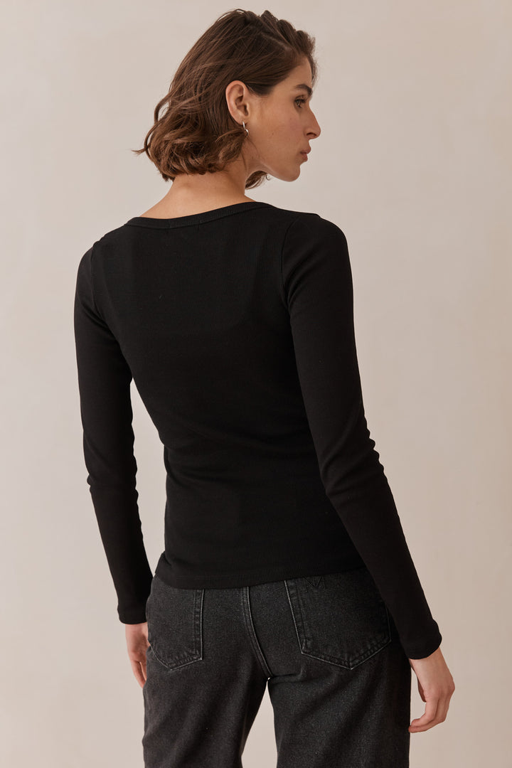 חולצת ביל בייסיק מחשוף גזור בד ריב | שחור