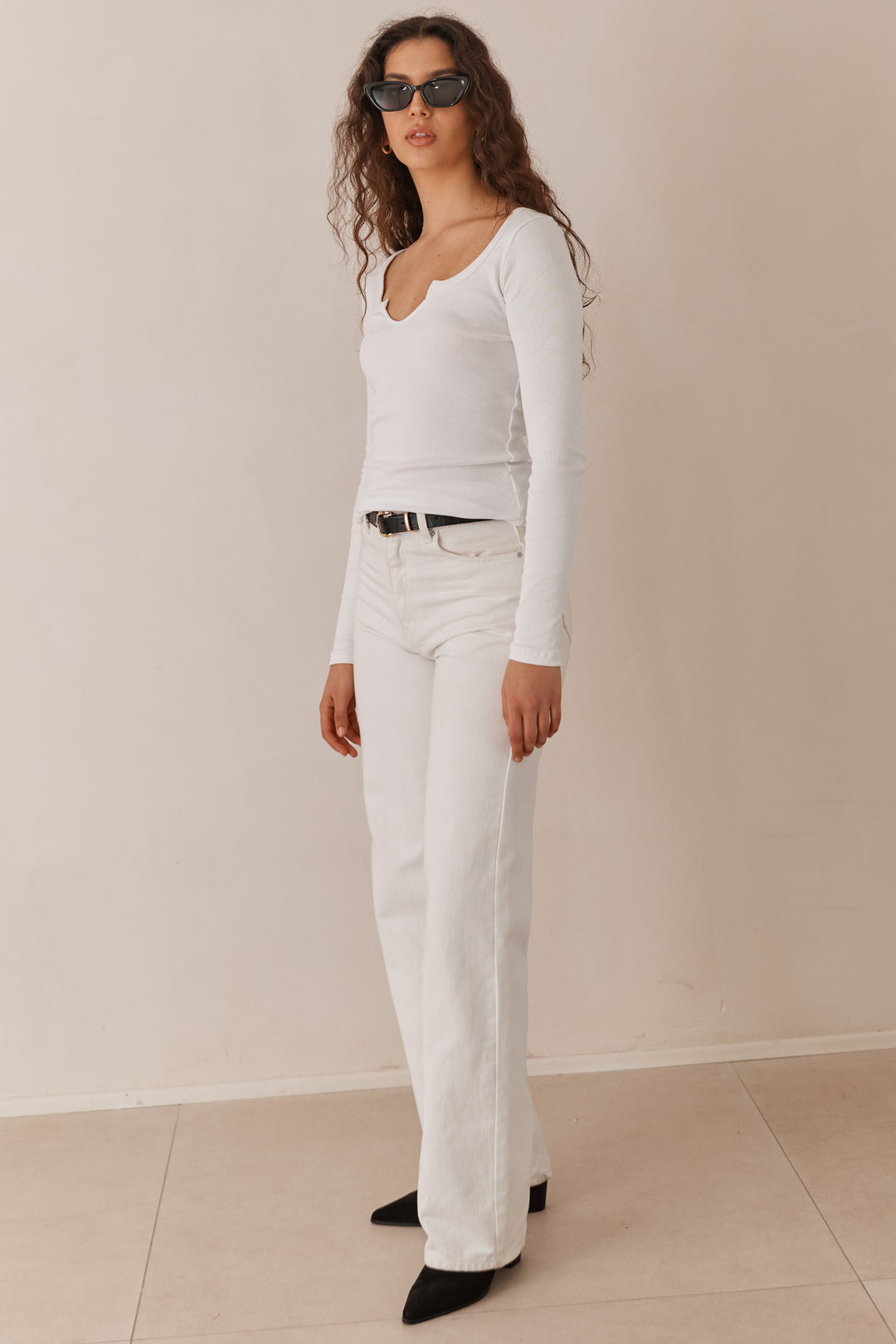 חולצת ביל בייסיק מחשוף גזור בד ריב | לבן